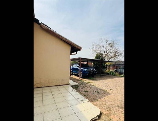 5 BEDROOM HOUSE FOR SALE IN SHALIMAR RIDGE